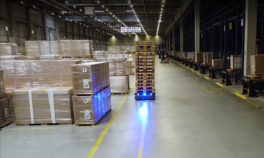 Avec les robots mobiles autonomes de MiR, FM Logistic accélère les processus logistiques d'un entrepôt IKEA